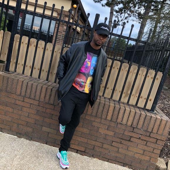 Profile Picture of Samuel Norflet (@bluefaces_racks) on Poshmark