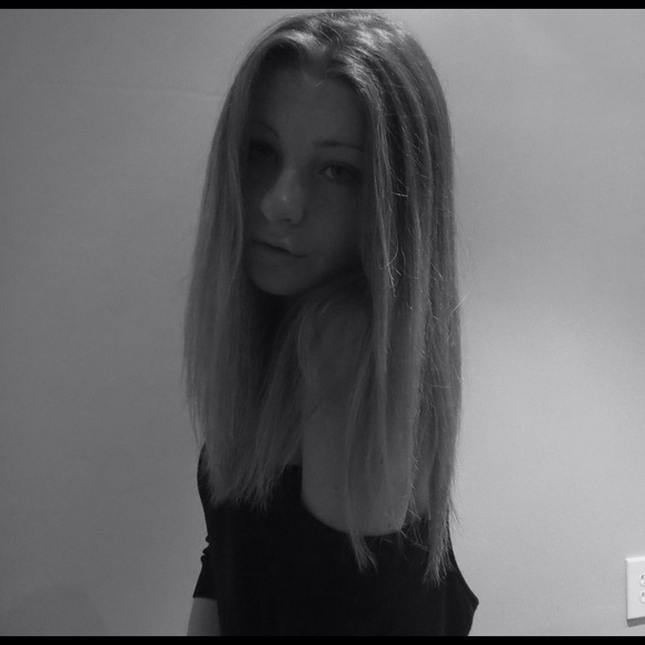 Profile Picture of Ashley Antell (@ashleyantell) on Poshmark