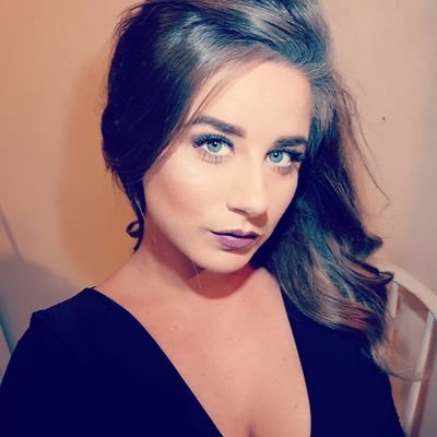 Profile Picture of Kerry ♥ (@Kerrytravers) on Twitter