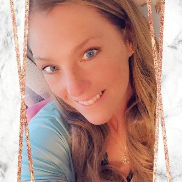 Profile Picture of Tiffani Crilly (@meme10710) on Poshmark