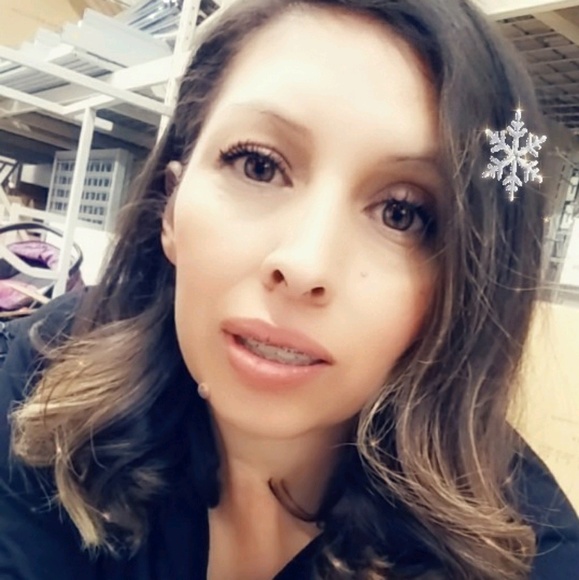 Profile Picture of Lupe Luna (@lluna3) on Poshmark