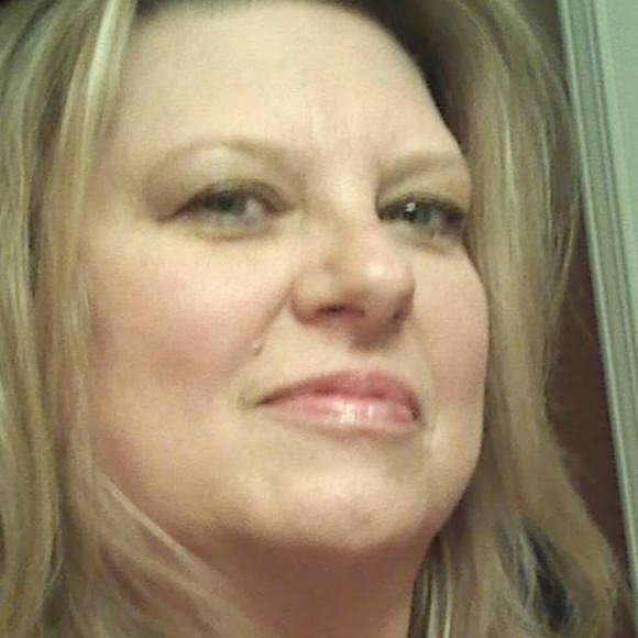 Profile Picture of Sharon Moore (@sharonmoore513) on Poshmark