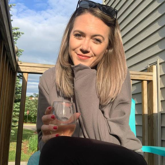 Profile Picture of Rebecca Fagga (@rebeccalynn0703) on Poshmark