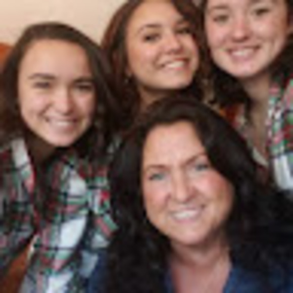 Profile Picture of Robin Birolini (@razbiro1) on Poshmark