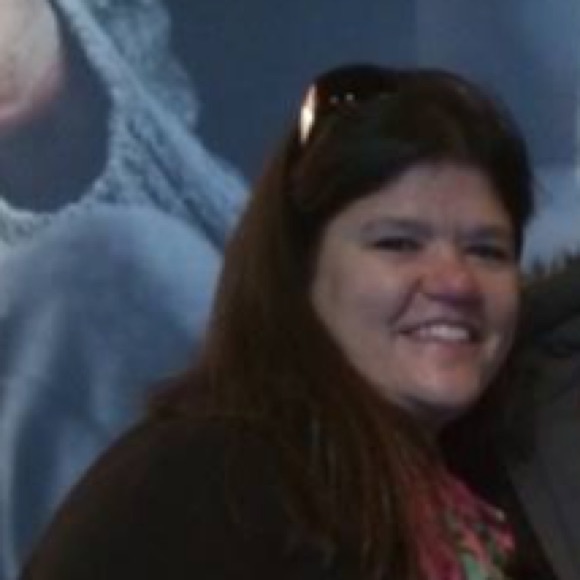 Profile Picture of Lisa Gruden (@sasstinker) on Poshmark