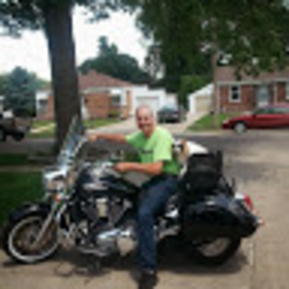 Profile Picture of William Wolfe (@wolfecycle) on Poshmark
