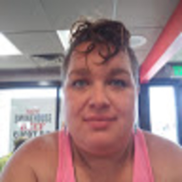 Profile Picture of Karen Gordon (@karengordon1223) on Poshmark
