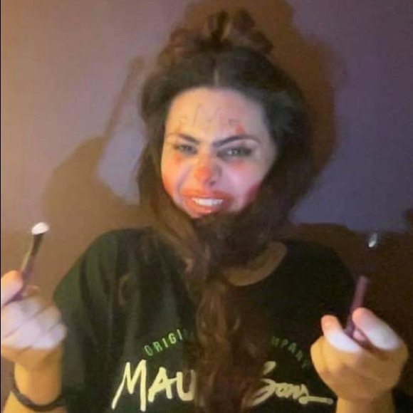 Profile Picture of Eleni Haralambis (@lenaki4) on Poshmark