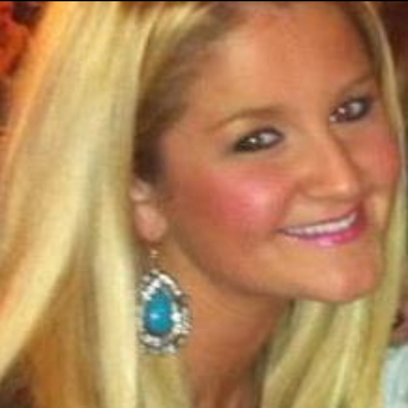 Profile Picture of Danielle Paprocki (@danidduff) on Poshmark