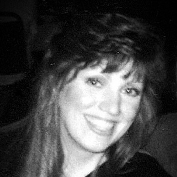 Profile Picture of Roberta Pawlowski (@roberta616) on Poshmark