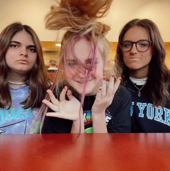 Profile Picture of Chrissy Uthoff (@chrissyuthoff) on Poshmark