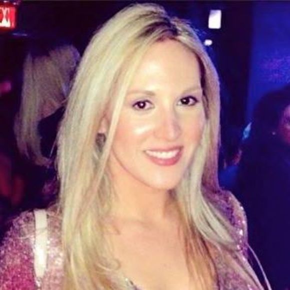 Profile Picture of Marina Caliente (@marinajc0286) on Poshmark