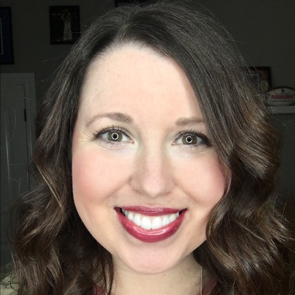 Profile Picture of Amanda Beauchamp (@acbeauchamp) on Poshmark
