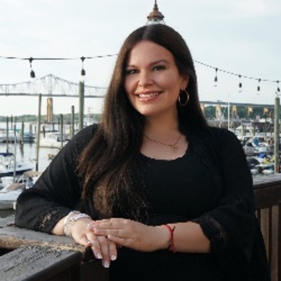 Profile Picture of Marina Thielemann (@marinathiele489) on Poshmark