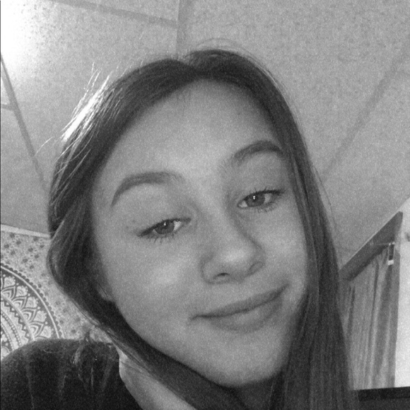 Hannah Dromm - Poshmark Profile Picture of Hannah Dromm (@hdromm67) on Poshmark