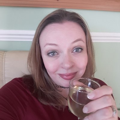 Profile Picture of Amanda Logue (@AmandaLogue6) on Twitter