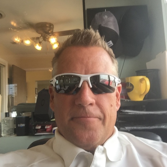 Profile Picture of Jeff Orr (@jefforr) on Poshmark