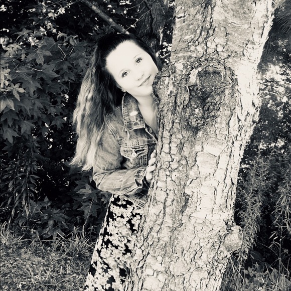 Profile Picture of Makenna Himmler (@makenna12929) on Poshmark