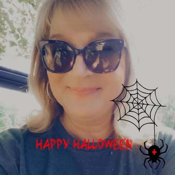 Profile Picture of Jennifer Vanboxtel (@jvanboxtel) on Poshmark