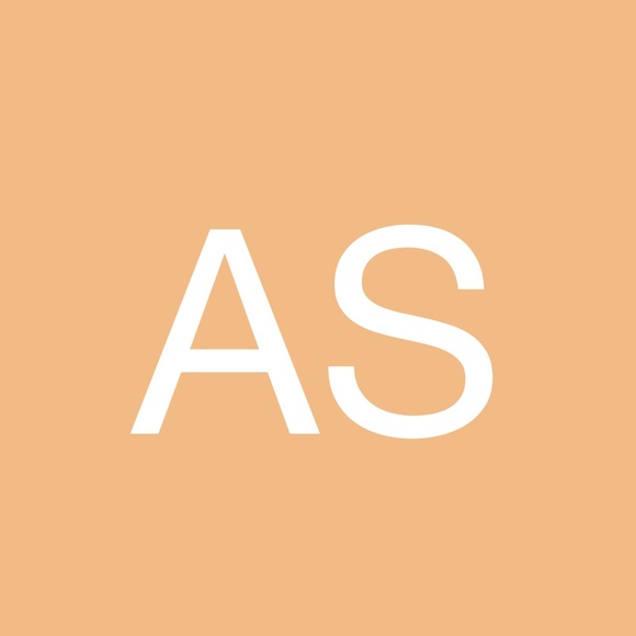Profile Picture of Amy Sinclair (@ablaudow) on Poshmark