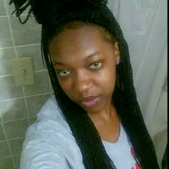 Profile Picture of Xiandia Moore (@chuchi_22) on Poshmark