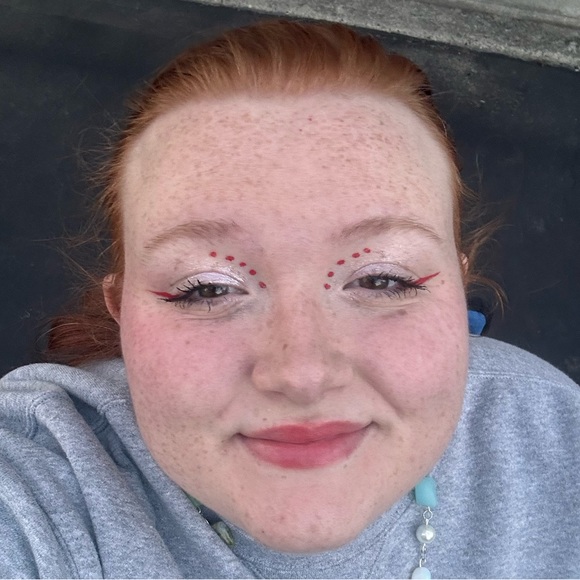 Profile Picture of Bella Whetstine (@bellagrace324) on Poshmark