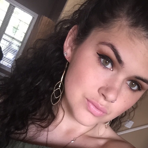 Profile Picture of Skylar Neafus (@kyky0317) on Poshmark