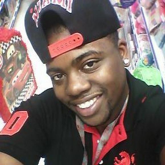Profile Picture of Edwin Smith (@eddymanjr24) on Poshmark