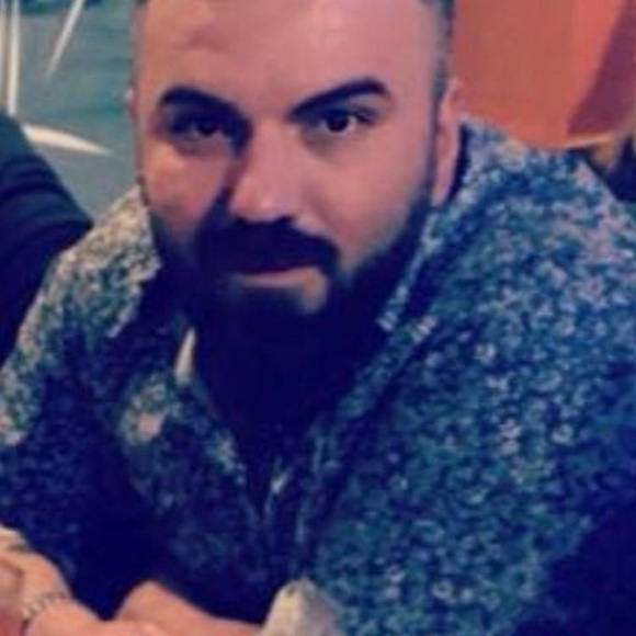 Profile Picture of Simon n Tanya (@semoon_5) on Poshmark