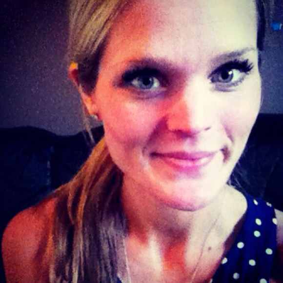 Profile Picture of Caitlin Davis (@caitybug88) on Poshmark