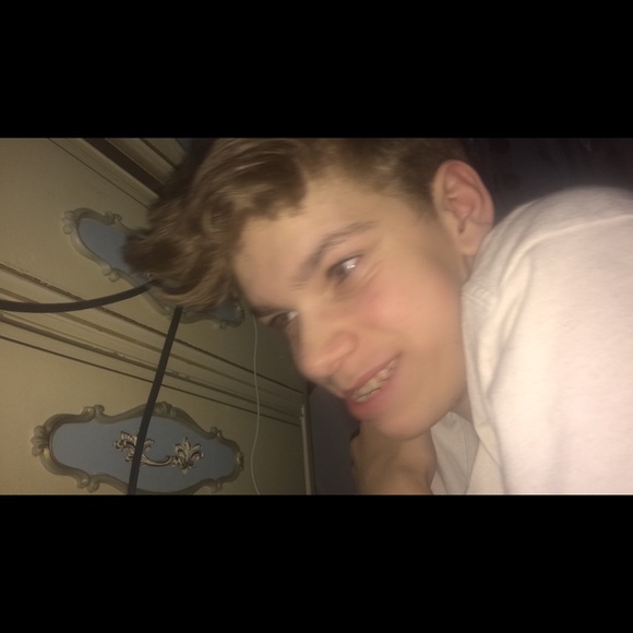 Profile Picture of Devon Royston (@yaboi69p) on Poshmark