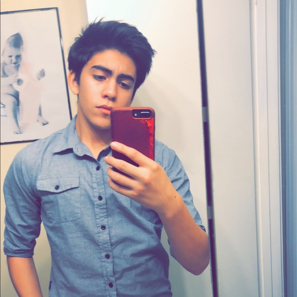 Profile Picture of Justin Vidaurri (@justin31o6) on Poshmark