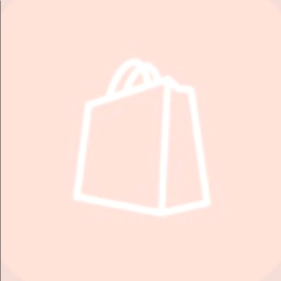 Profile Picture of Hitomi Watanabe (@hwcloset2021) on Poshmark