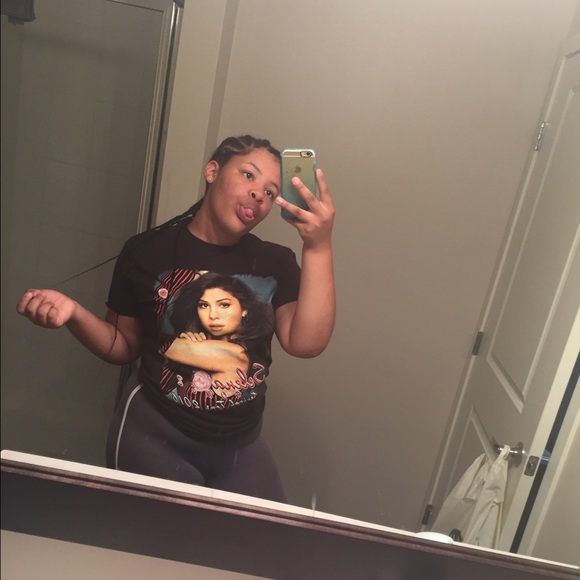 Profile Picture of Bianca Malone (@biancamalone) on Poshmark