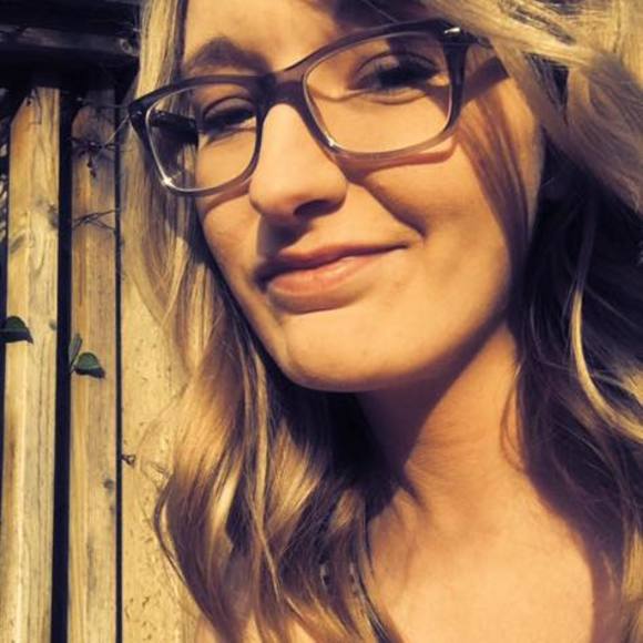 Profile Picture of Katie Beechey (@polliwog22_) on Poshmark