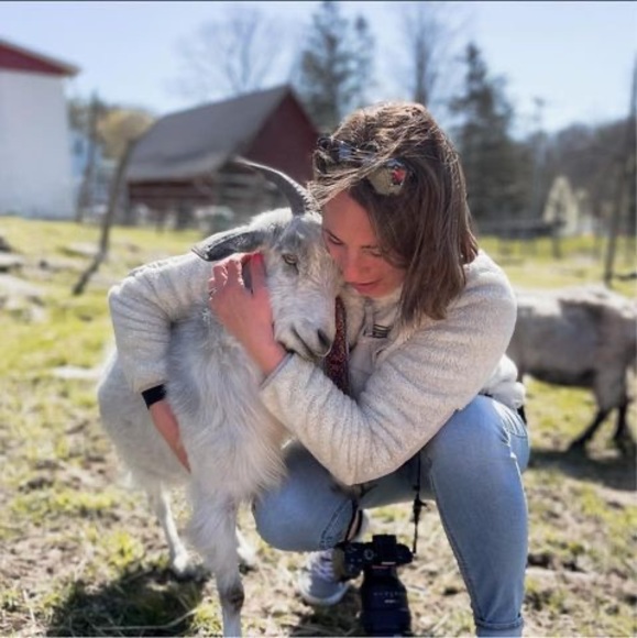 Profile Picture of Stephanie Forth (@skippy373) on Poshmark