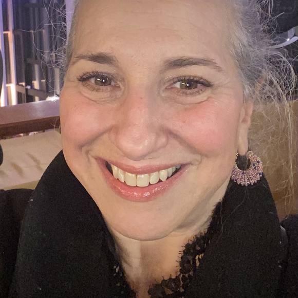 Profile Picture of Carolyn Fleishman (@carolynfleis655) on Poshmark