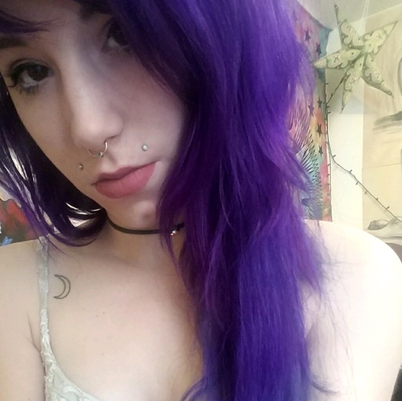 Profile Picture of Kelsie Arsement (@dollbearcat) on Poshmark