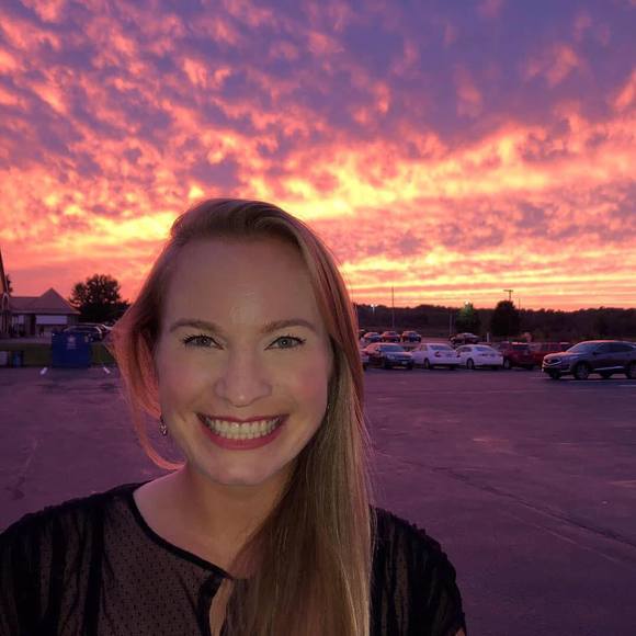 Profile Picture of Louise Hobbs (@louisehobbs) on Poshmark