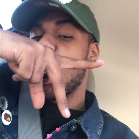 Profile Picture of Aaron Tramuel (@aarontram) on Poshmark