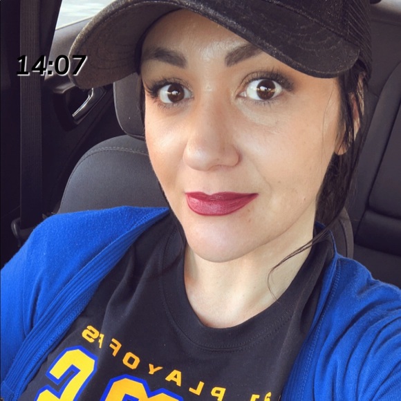 Profile Picture of Heather Hutton (@sprite4481) on Poshmark