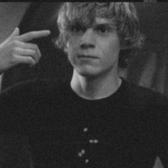Profile Picture of Evan_peters_is_bae (@TrashySoulz) on Twitter