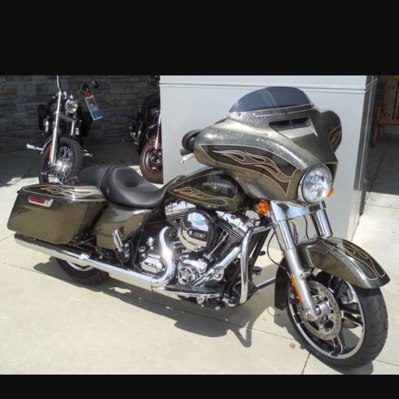 Profile Picture of Chris Wyatt (@chriswyatt) on Poshmark