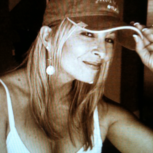 Profile Picture of Debbie Hayles (@earlsgirl2010) on Poshmark