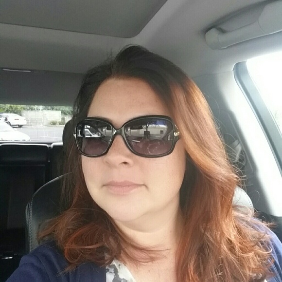 Profile Picture of Amie Connor (@chicabooicu2) on Poshmark