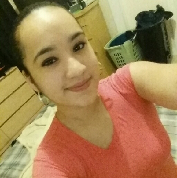 Profile Picture of Irmalee Ledesma (@iledesma93) on Poshmark