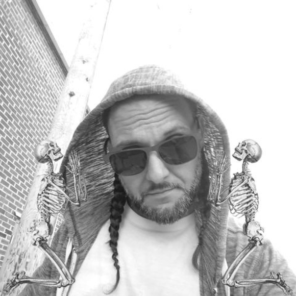 Profile Picture of Joshua Roberts (@fla82) on Poshmark