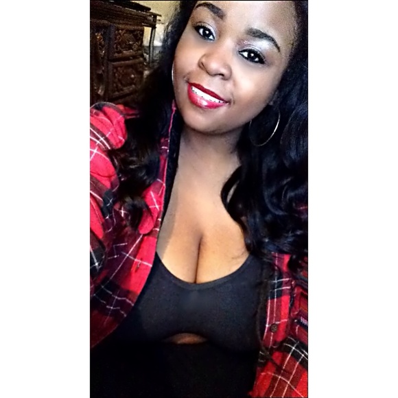 Profile Picture of Tamora Degrate (@moradee) on Poshmark