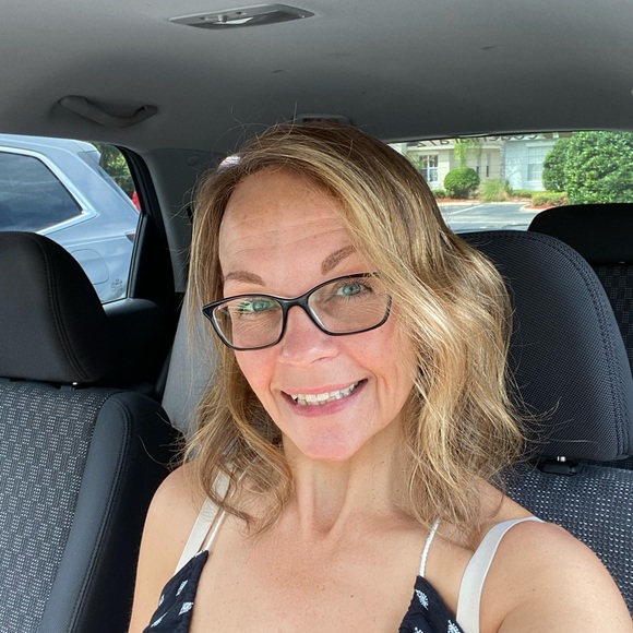 Profile Picture of Lara Phillips (@coachlara72) on Poshmark