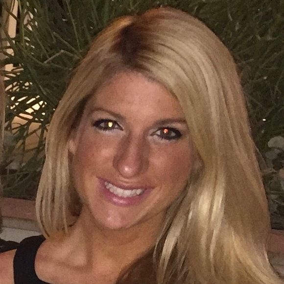 Profile Picture of Amanda Jovanovich (@ans5048) on Poshmark